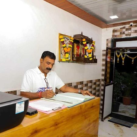 Hotel O Sargam Lodging And Boarding Ulhāsnagar Extérieur photo