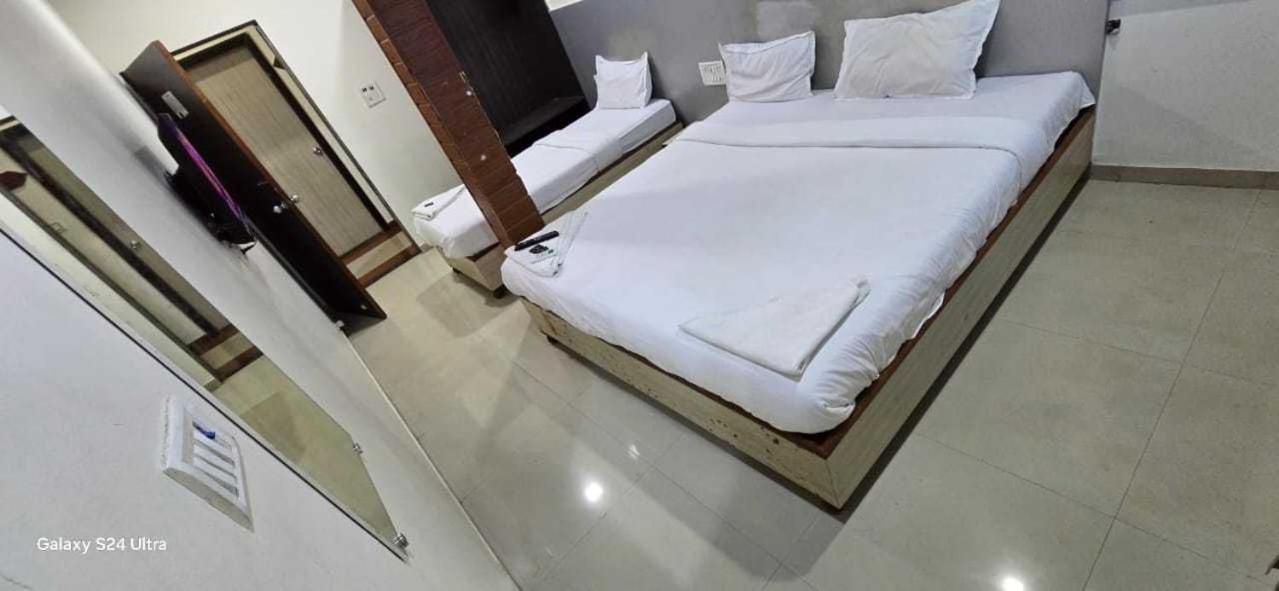 Hotel O Sargam Lodging And Boarding Ulhāsnagar Extérieur photo