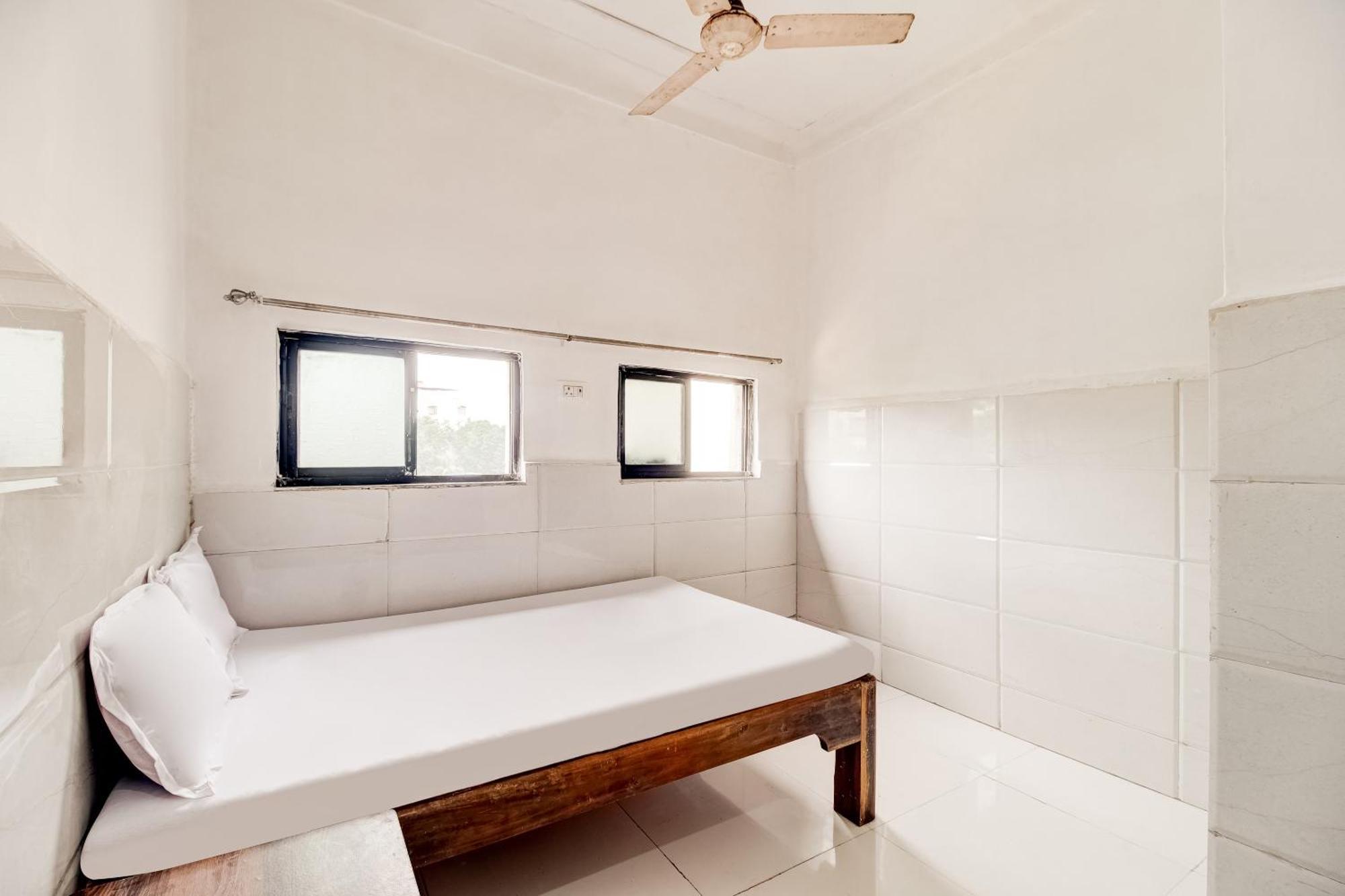Hotel O Sargam Lodging And Boarding Ulhāsnagar Extérieur photo
