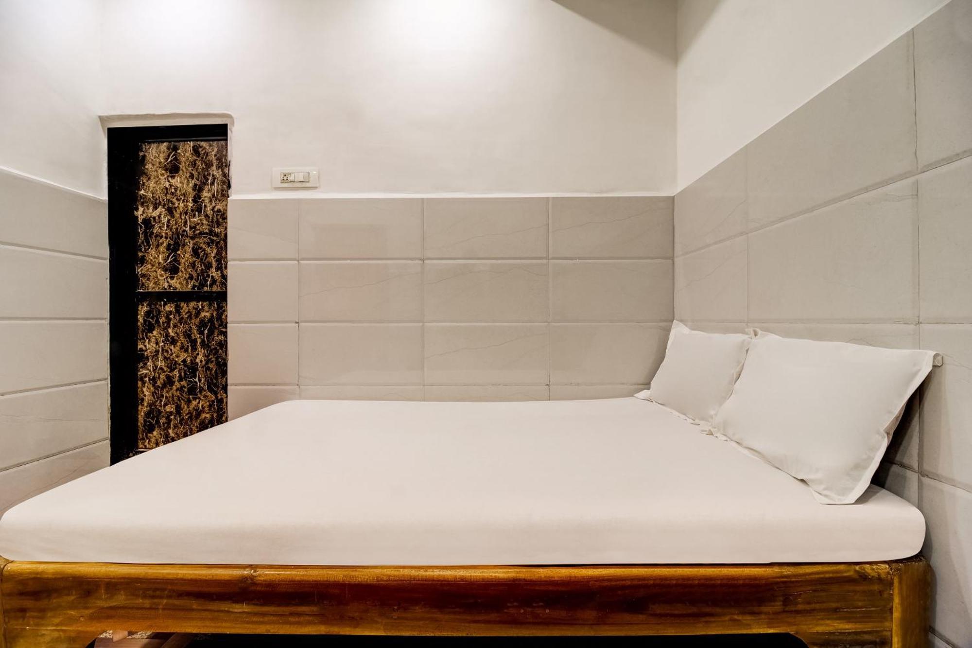 Hotel O Sargam Lodging And Boarding Ulhāsnagar Extérieur photo