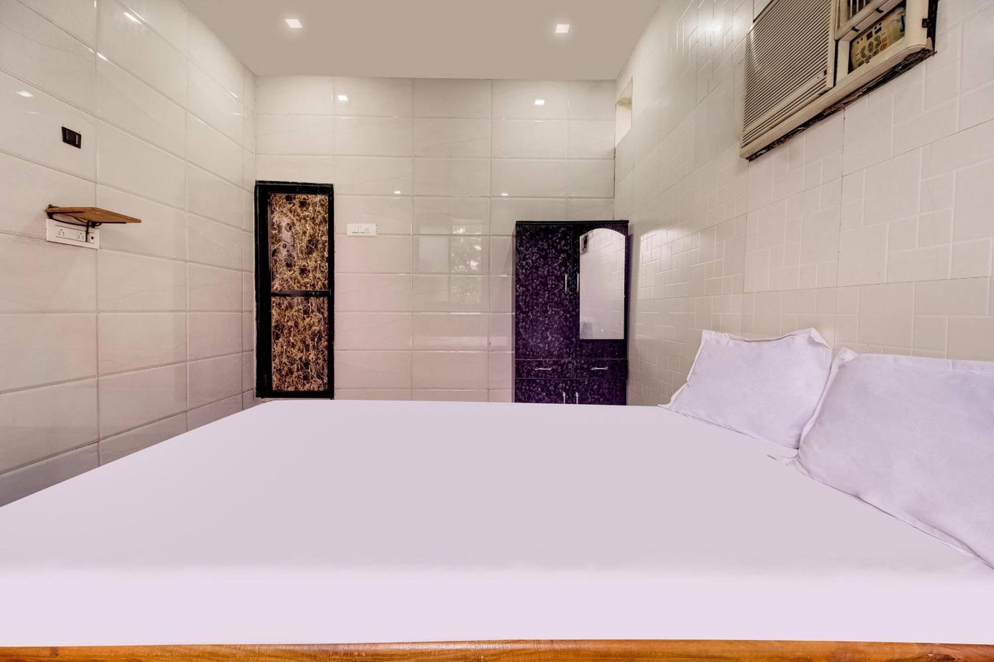Hotel O Sargam Lodging And Boarding Ulhāsnagar Extérieur photo