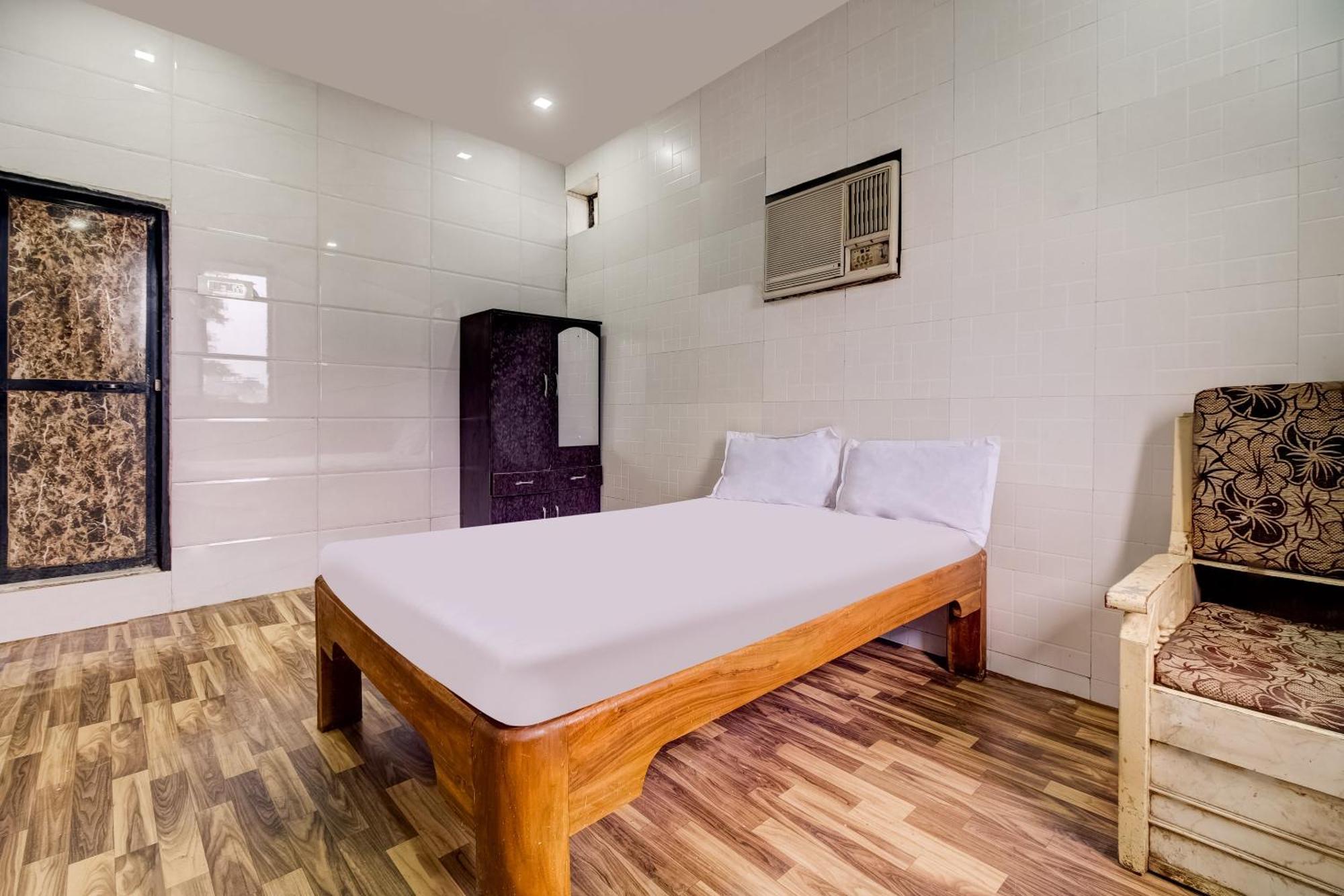 Hotel O Sargam Lodging And Boarding Ulhāsnagar Extérieur photo