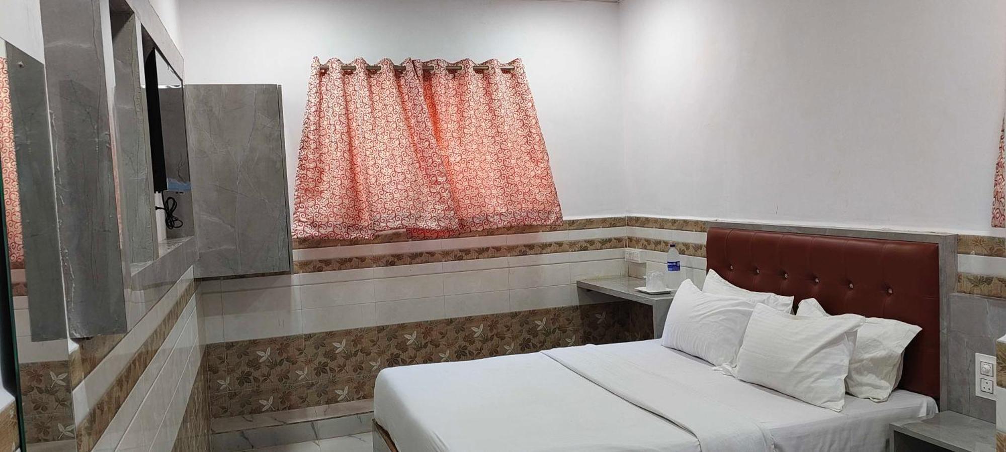 Hotel O Sargam Lodging And Boarding Ulhāsnagar Extérieur photo