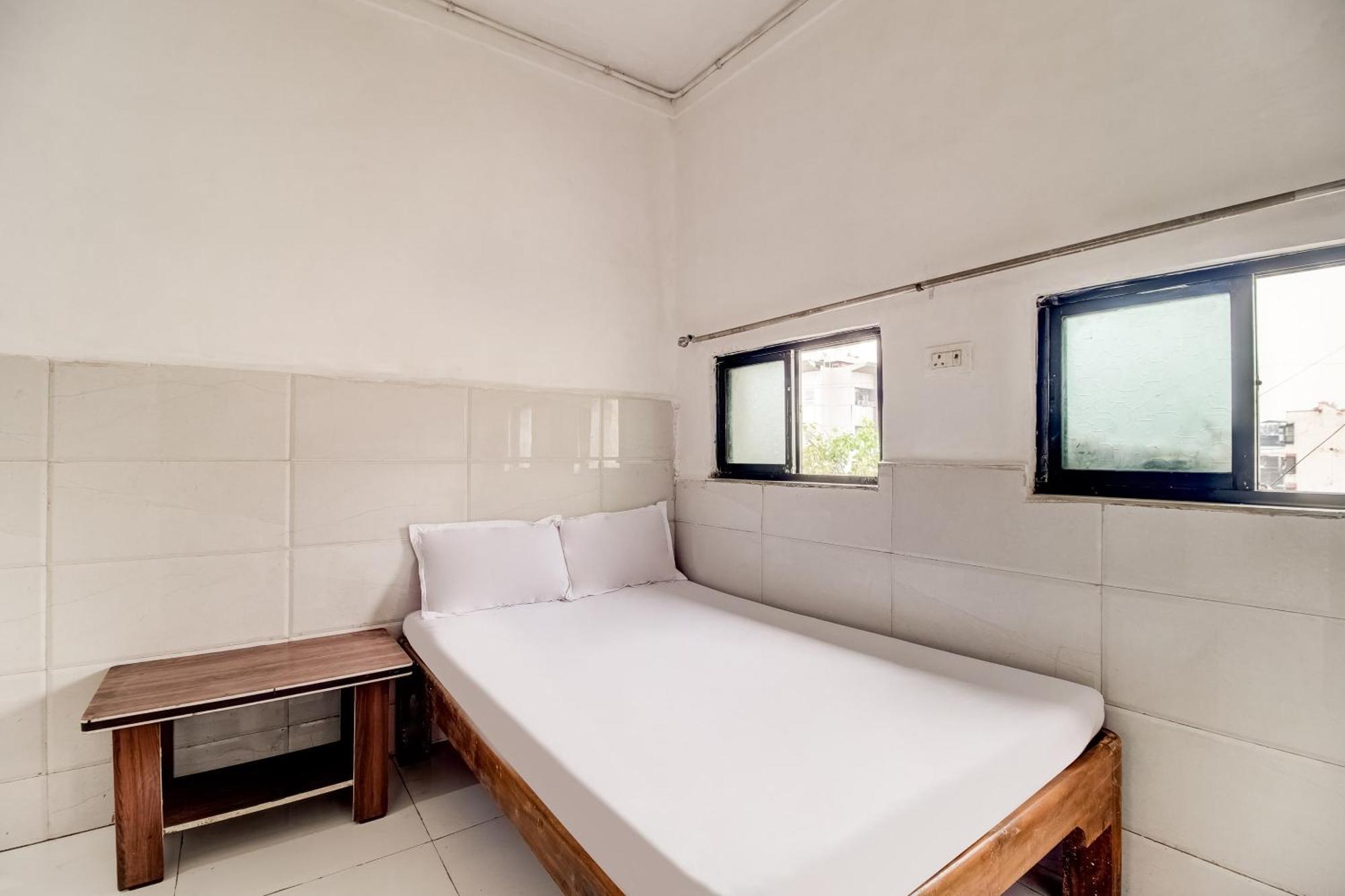 Hotel O Sargam Lodging And Boarding Ulhāsnagar Extérieur photo