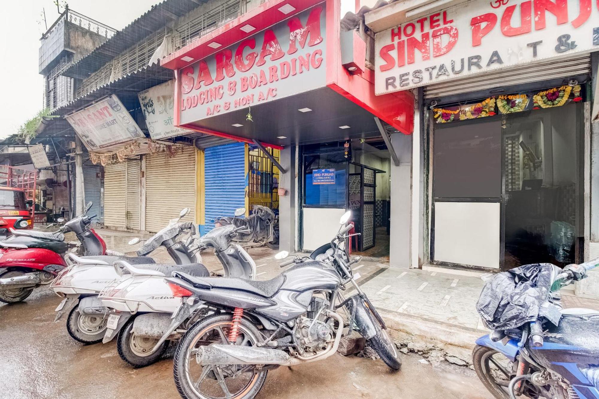 Hotel O Sargam Lodging And Boarding Ulhāsnagar Extérieur photo