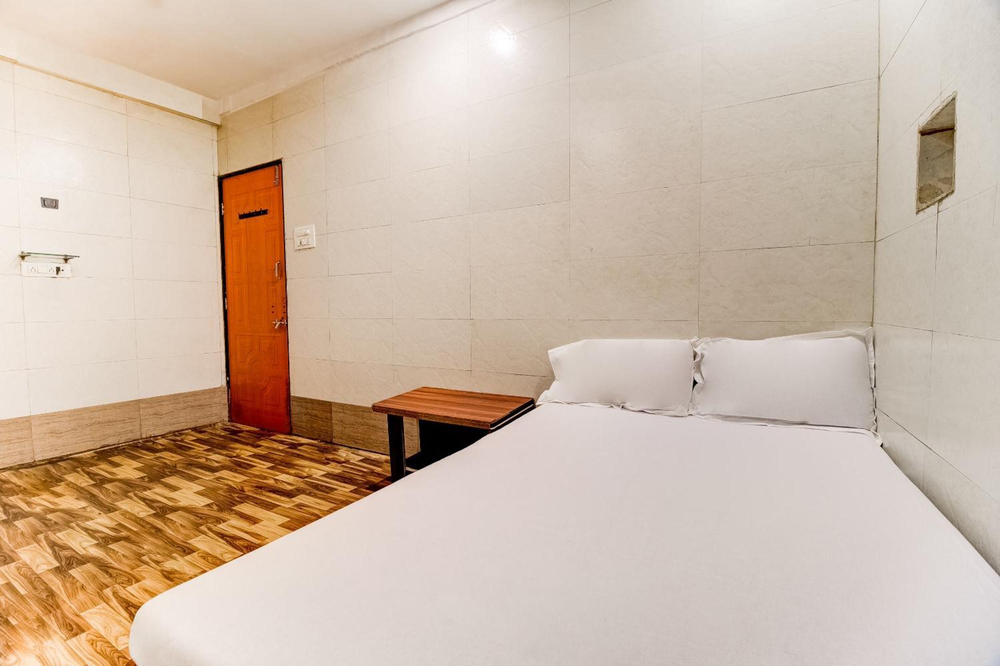 Hotel O Sargam Lodging And Boarding Ulhāsnagar Extérieur photo