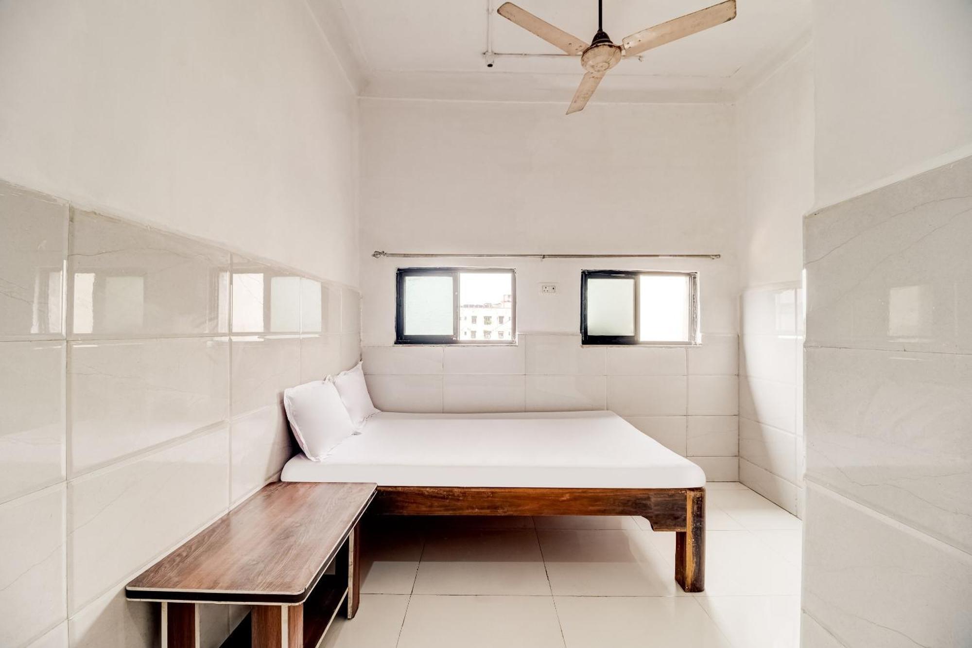 Hotel O Sargam Lodging And Boarding Ulhāsnagar Extérieur photo